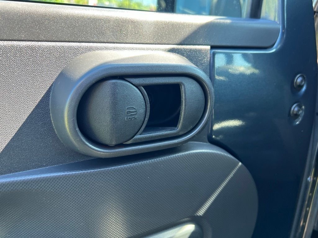 Used 2008 Steel Blue Metallic Jeep Unlimited Sahara image 19