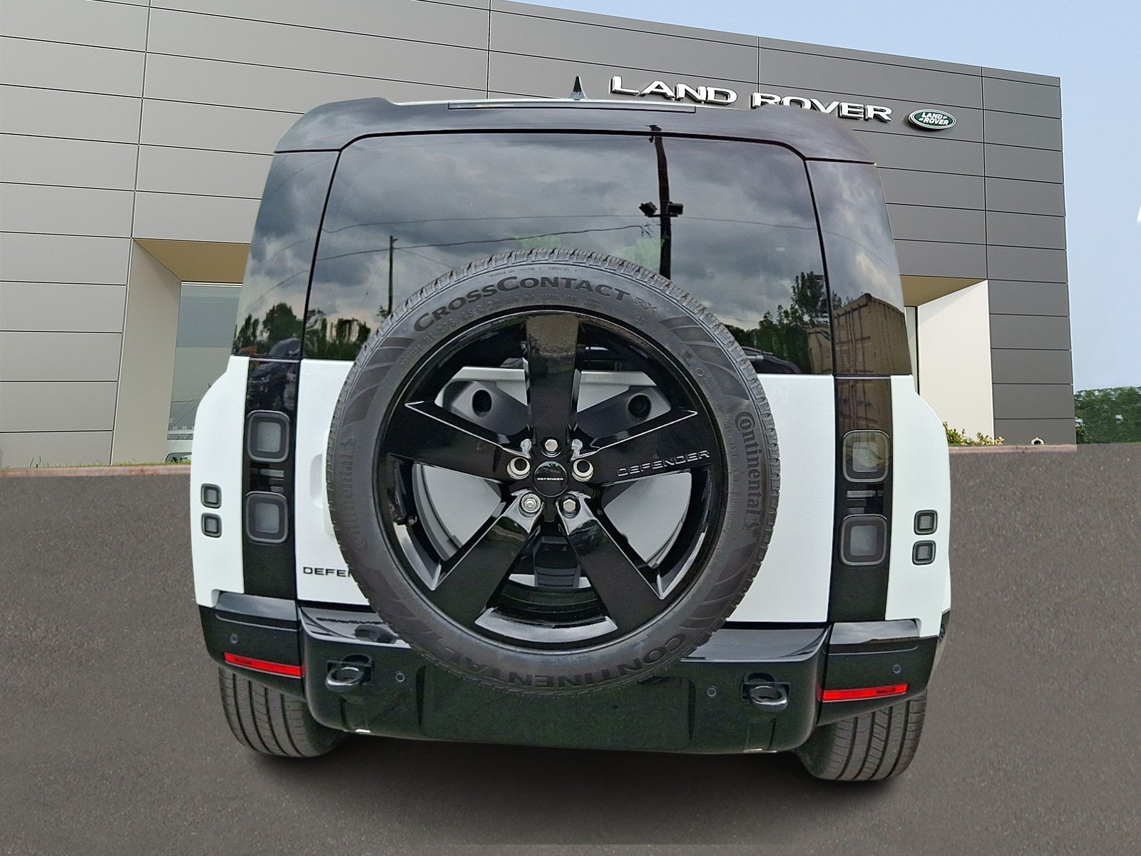 New 2026 Fuji White Land Rover P400 X-Dynamic SE image 7