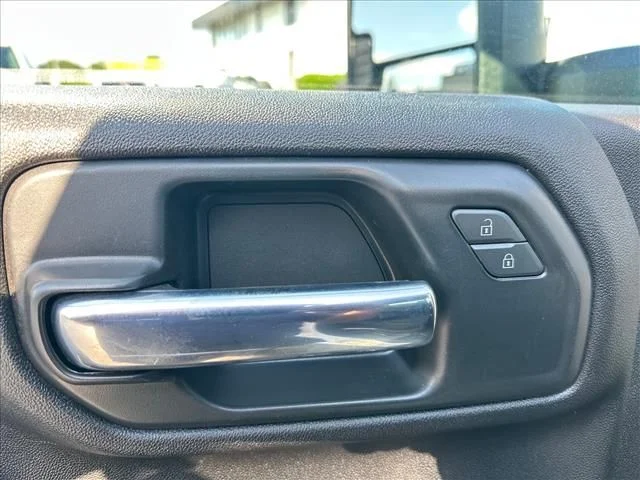 Used 2022 White Chevrolet Custom image 18