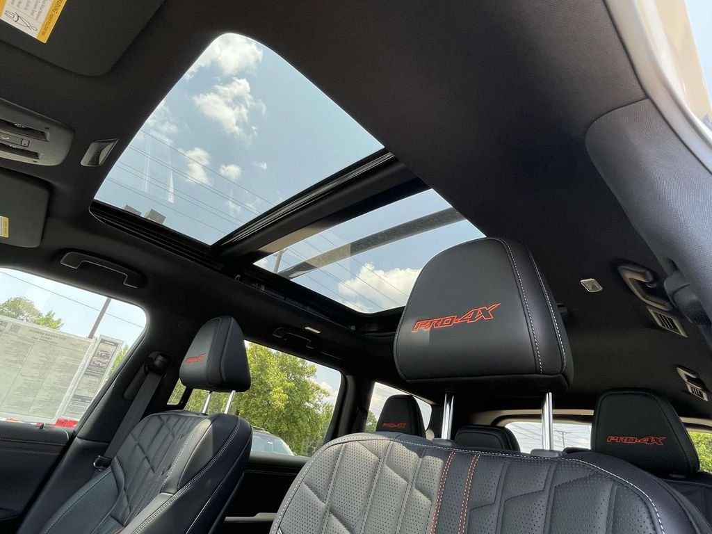 2025 Nissan Armada PRO-4X - Photo 16