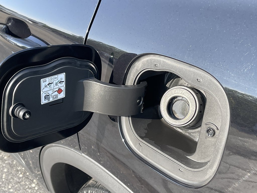 Used 2020 Agate Black Metallic Ford Titanium image 18