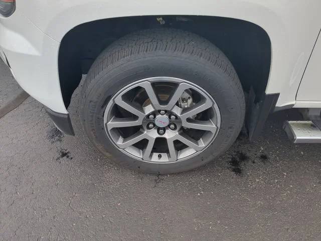 Used 2019 White GMC 4WD Denali image 31