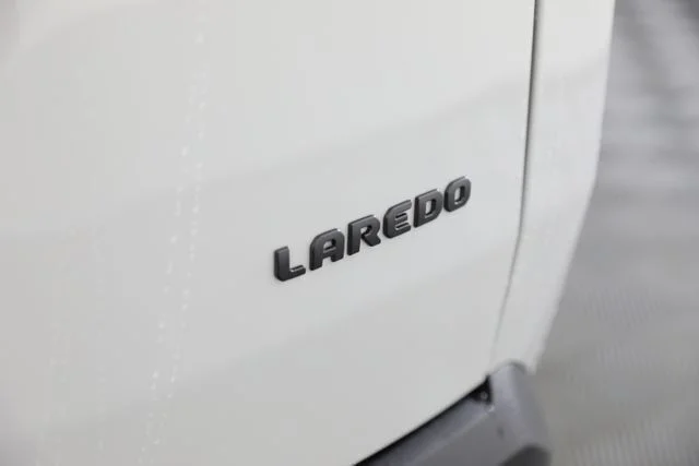 New 2026 Bright White Clear-Coat Exterior Paint Jeep Laredo image 30