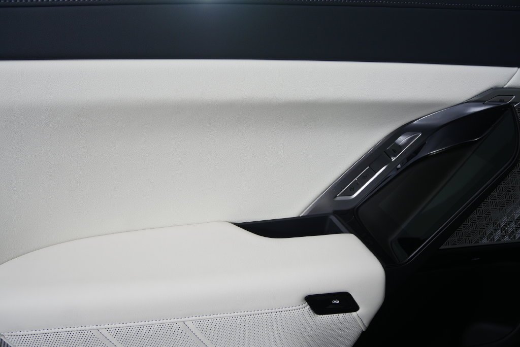 2026 BMW 7 Series 750e - Photo 14