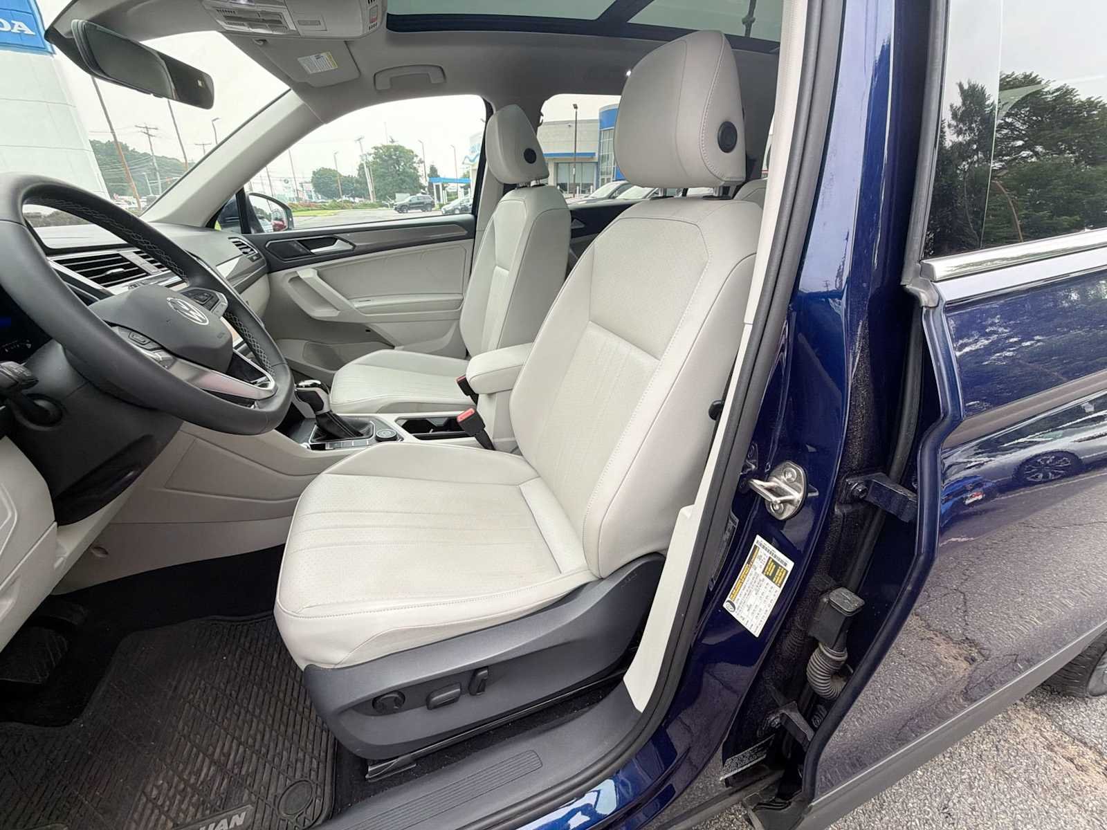 Used 2022 Atlantic Blue Metallic Volkswagen SE image 21