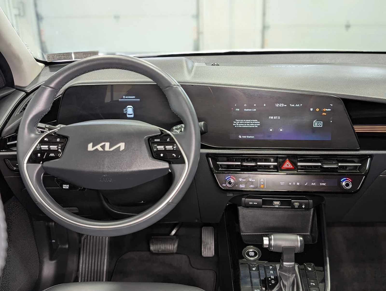 Used 2024 Snow White Pearl Kia EX image 5