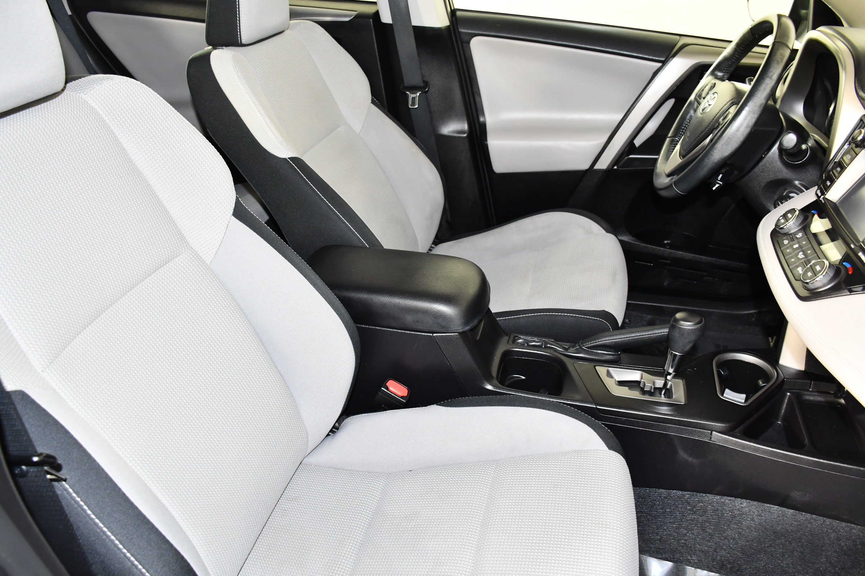 Used 2016 Black Toyota XLE image 41