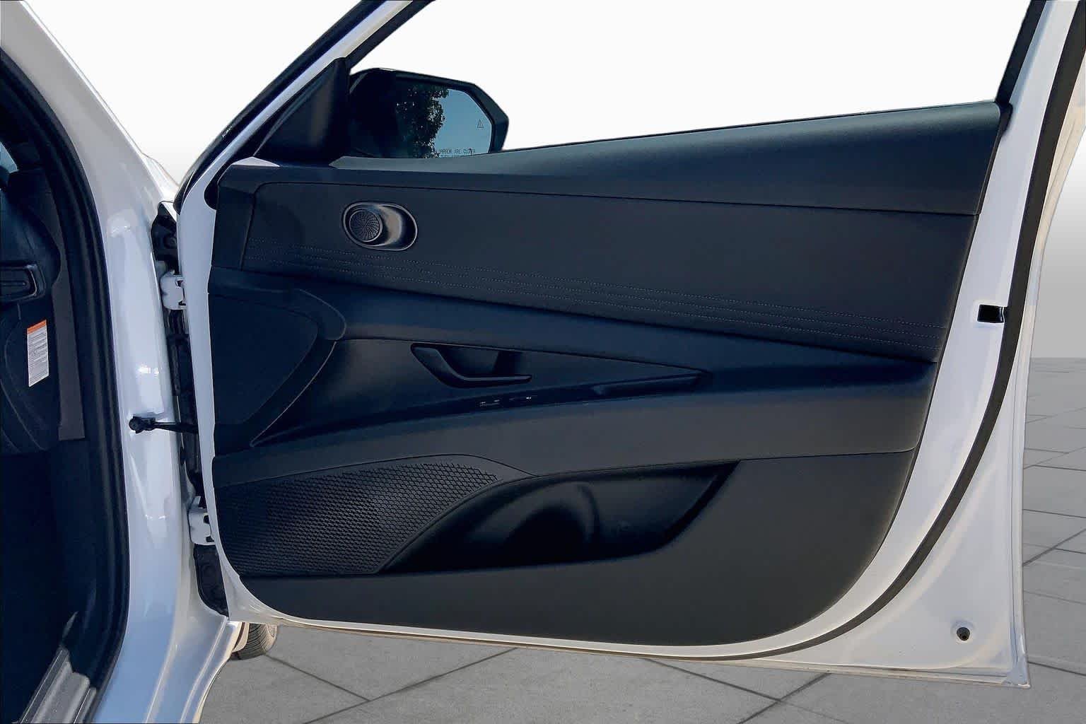 2025 Hyundai Elantra Blue - Photo 23