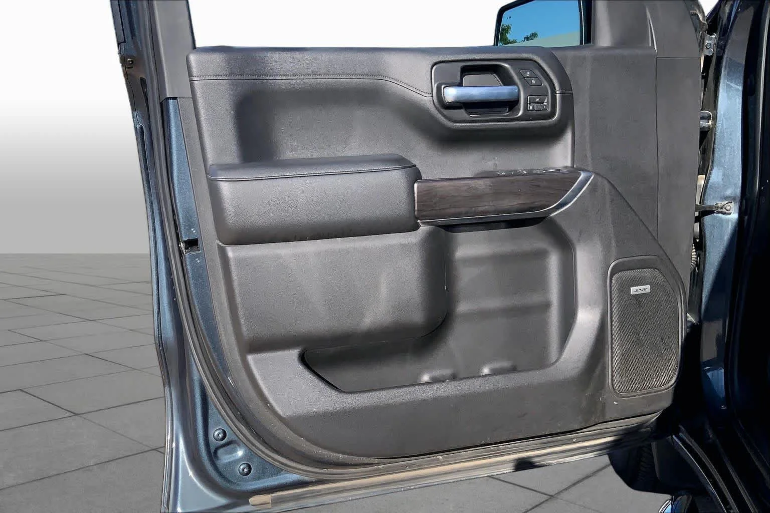 Used 2019 Shadow Gray Metallic Chevrolet LTZ image 19