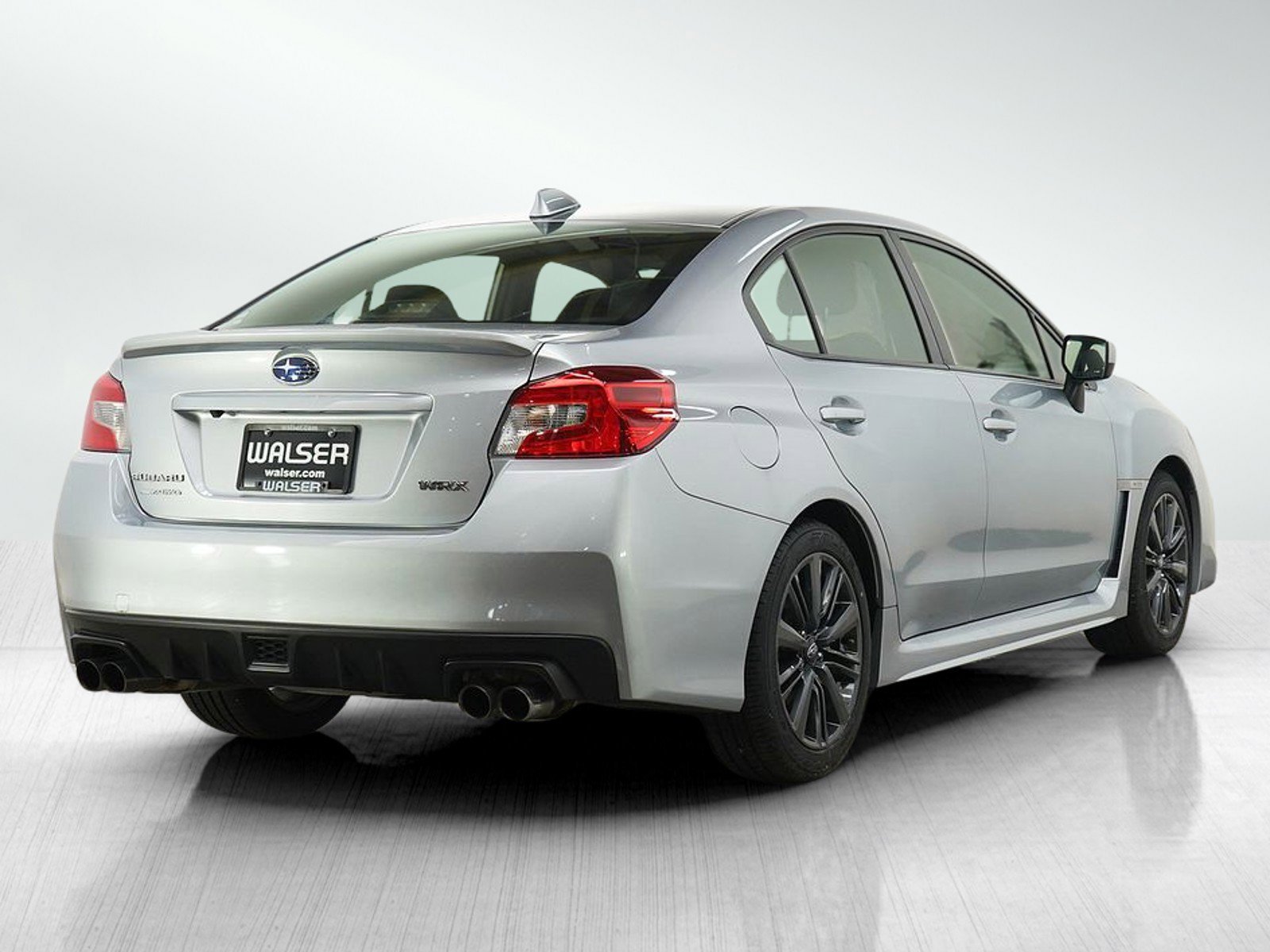 Used 2018 Ice Silver Metallic Subaru  image 8