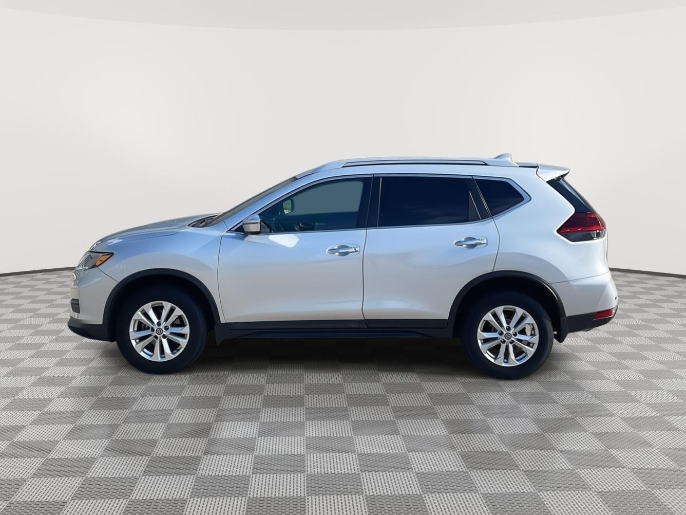 Used 2018 Brilliant Silver Nissan S image 6