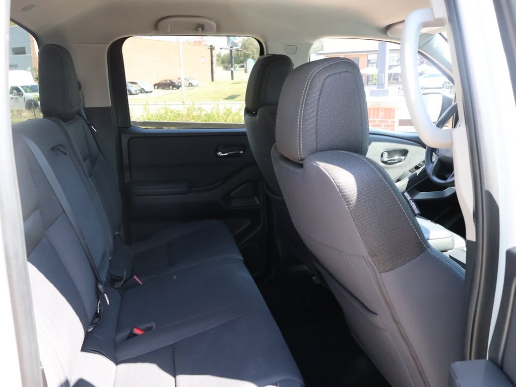 2022 Nissan Frontier SV - Photo 11