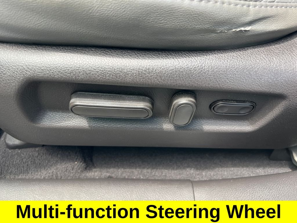 Used 2011 Frost White Hyundai SE image 7