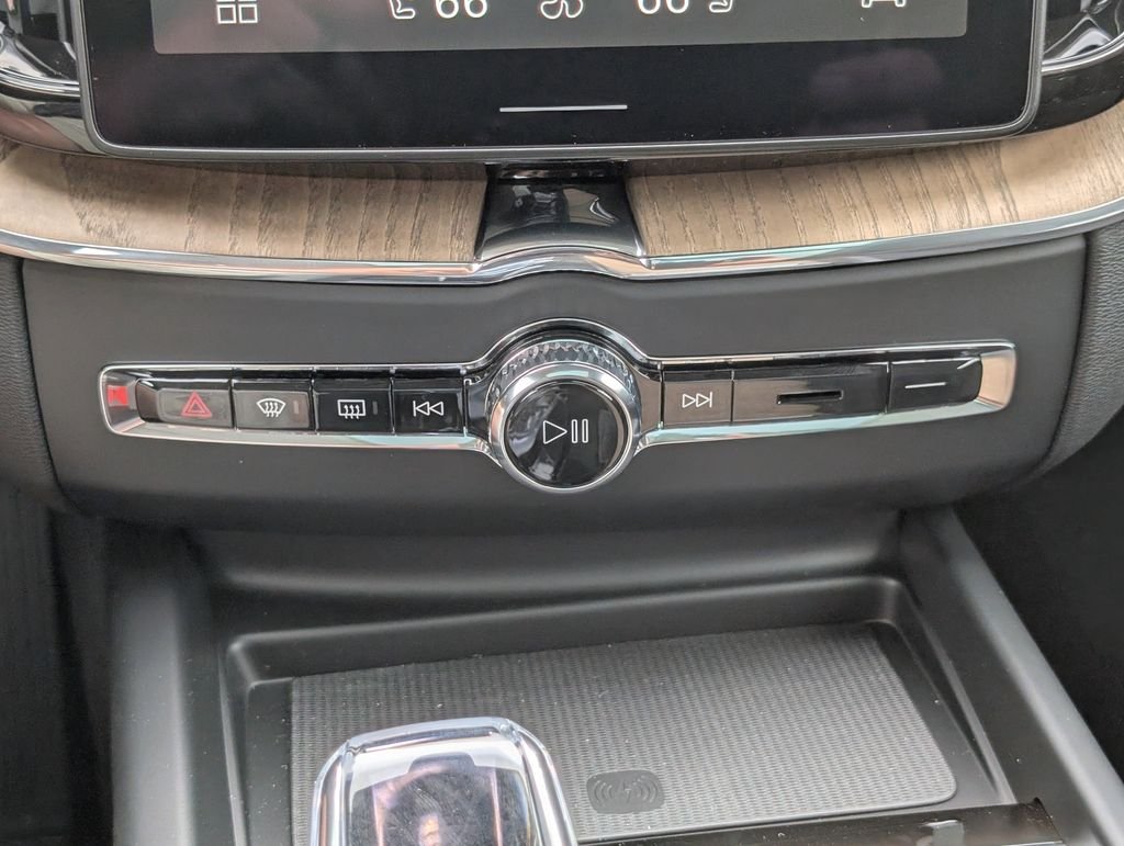 2026 Volvo XC60 Plus - Photo 21