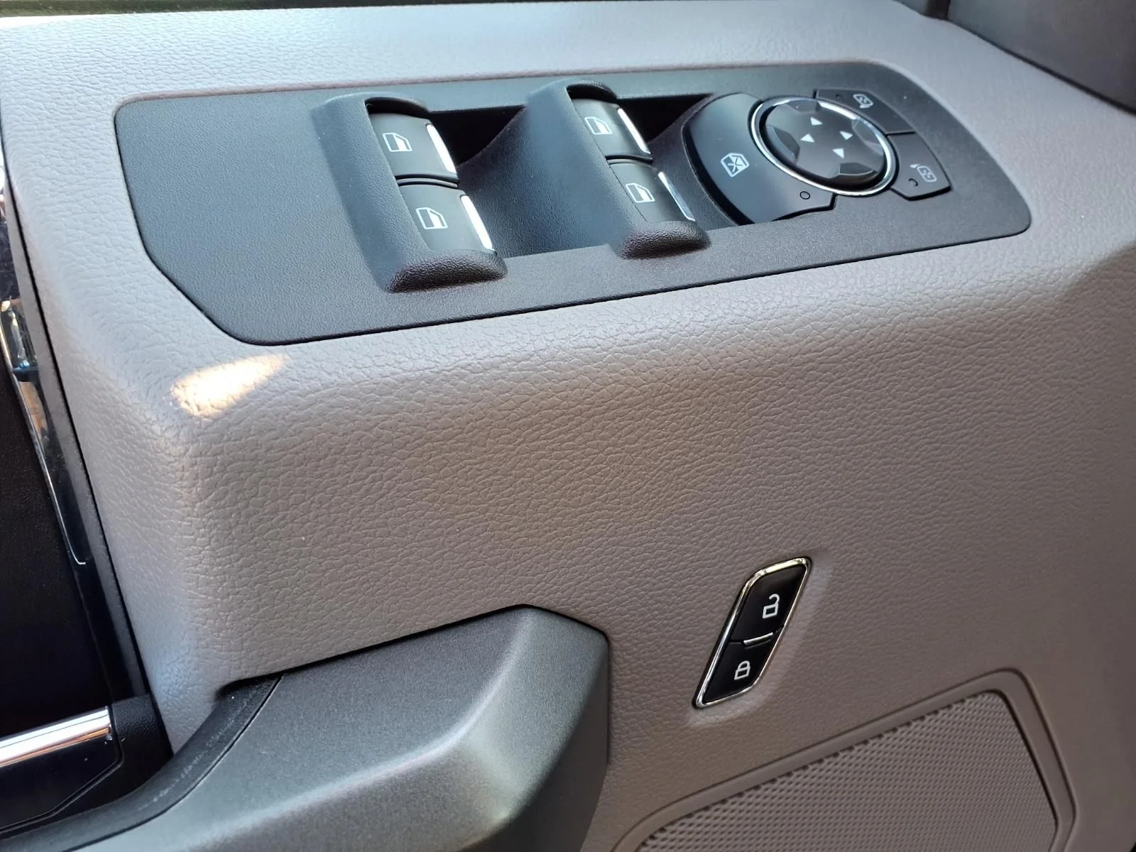 Used 2016 Silver Ford XLT image 25
