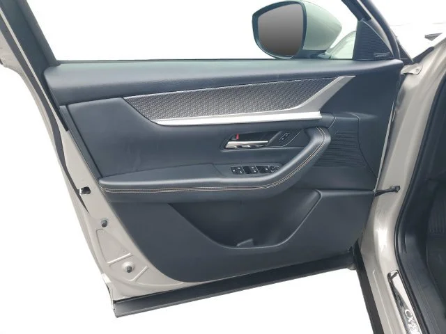 Used 2025 Platinum Quartz Mazda S Premium Package image 13