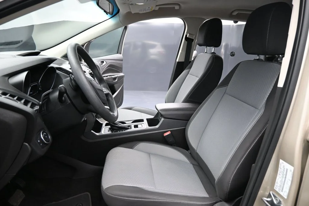 Used 2017 Gold Ford SE image 9