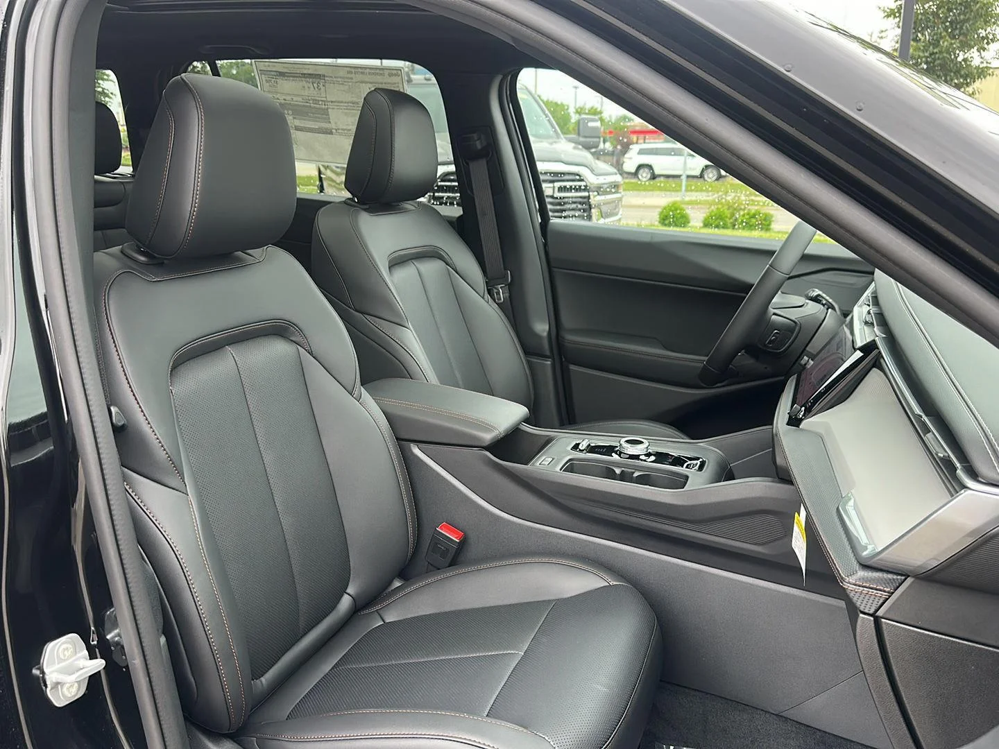 New 2026 Diamond Black Crystal Pearlcoat Jeep Limited image 31