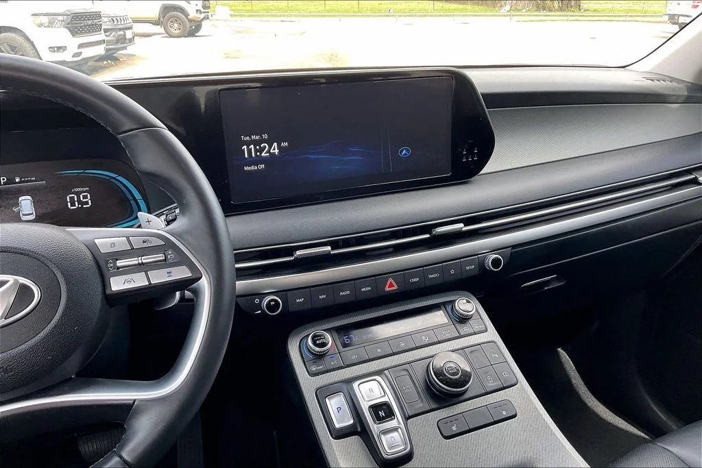 Used 2025 Gray Hyundai SEL image 9