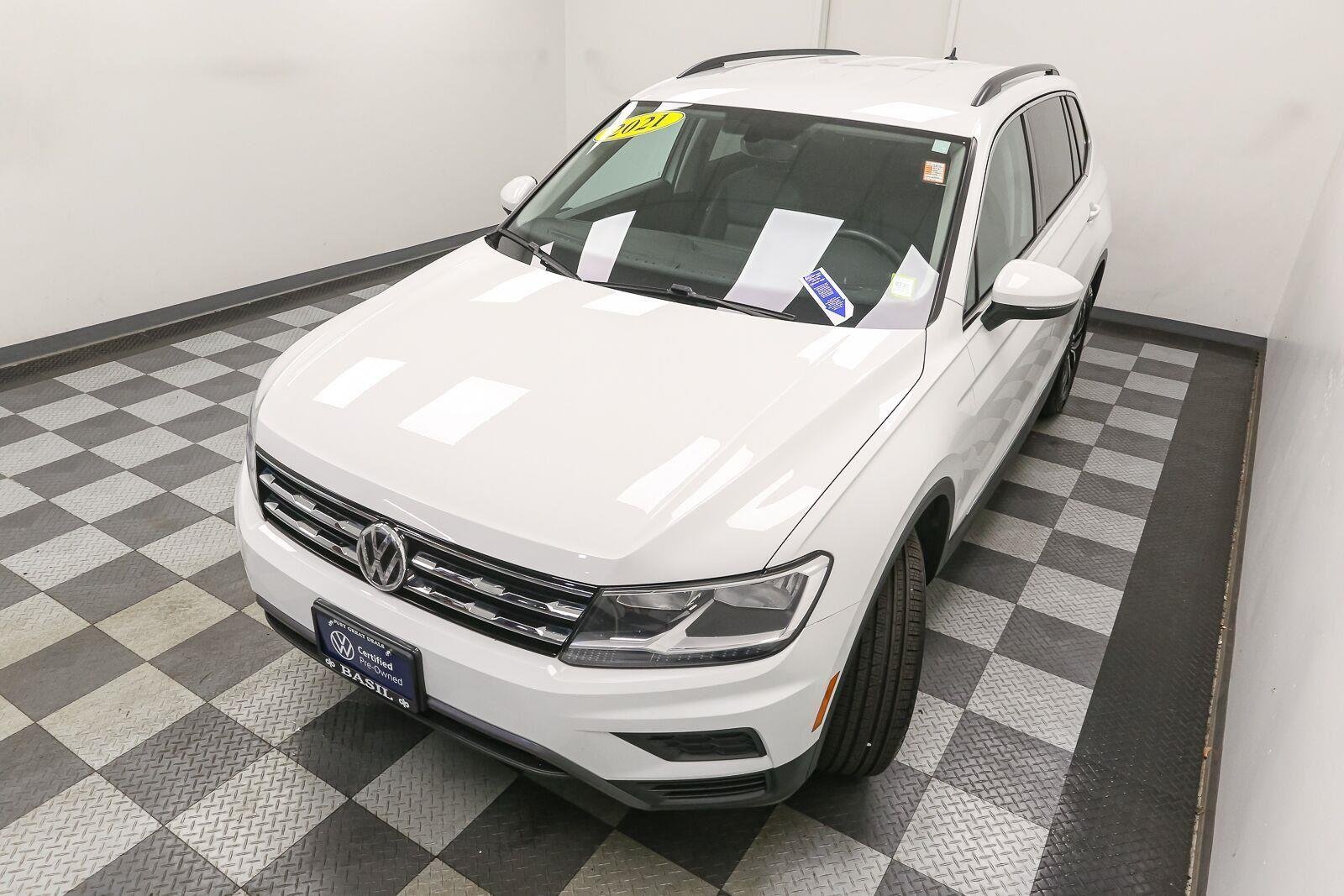 Used 2021 Pure White Volkswagen SE image 7
