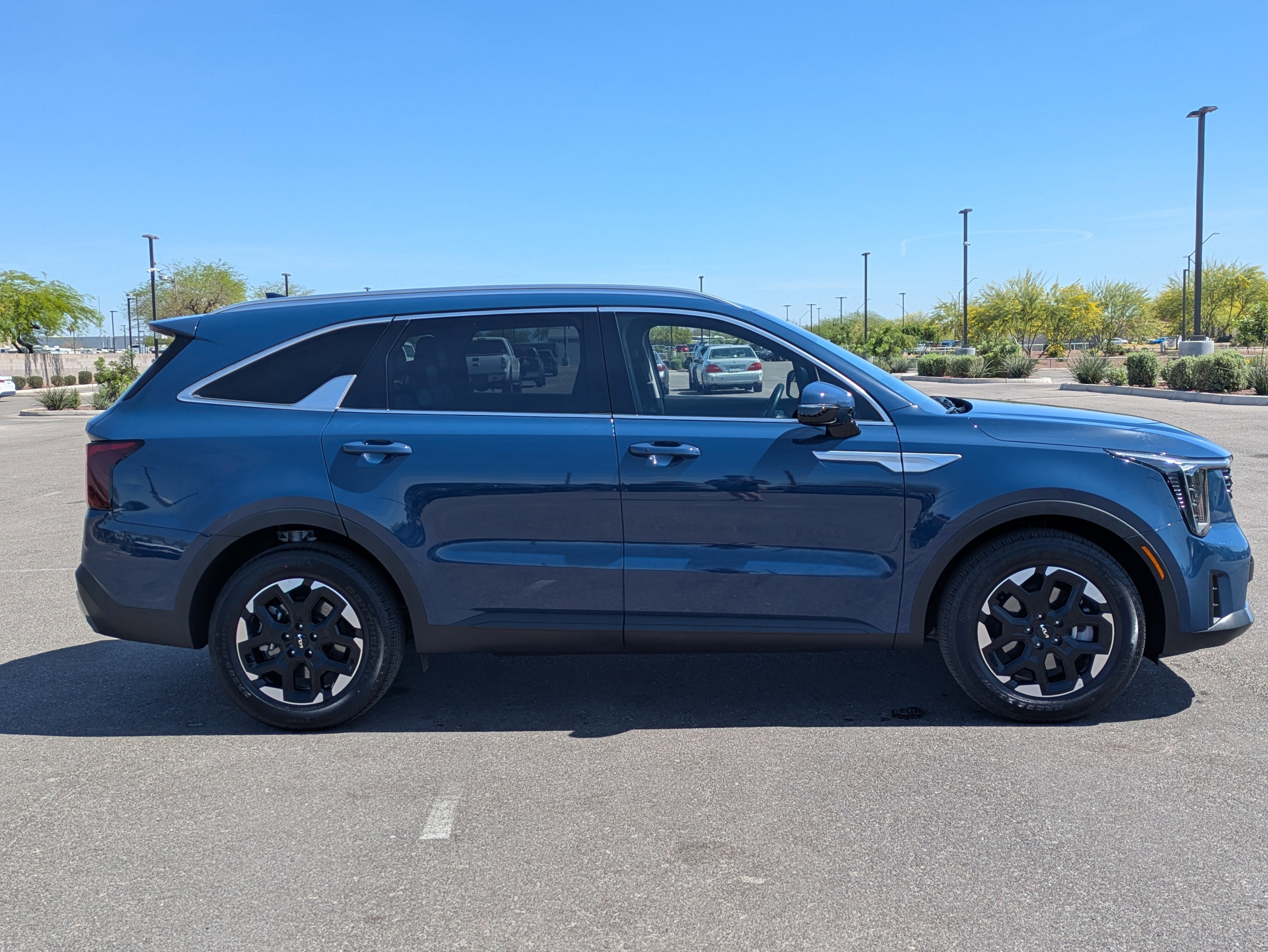 2025 Kia Sorento S - Photo 6