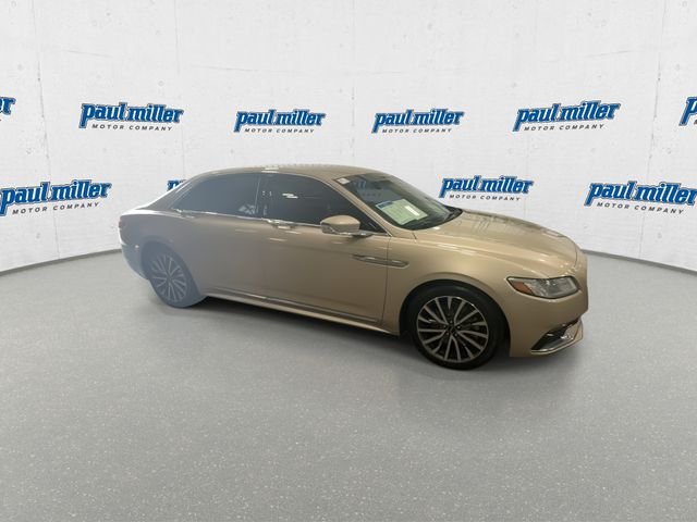 Used 2017 Gold Lincoln Select image 13
