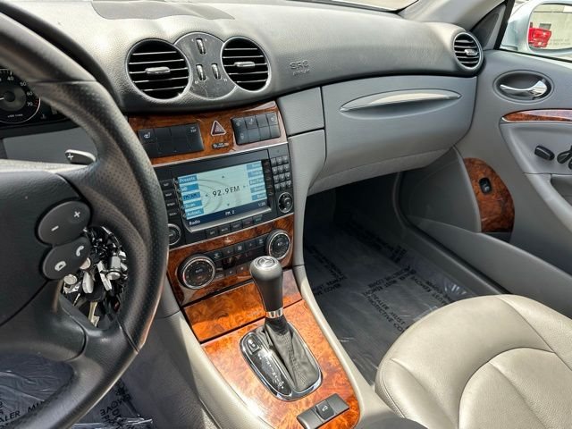 Used 2008 Gray Mercedes-Benz CLK 550 image 6