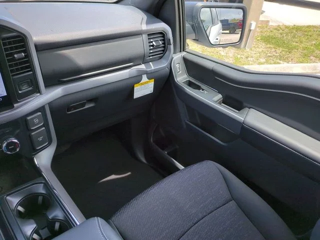 New 2026 Oxford White Ford XLT image 17