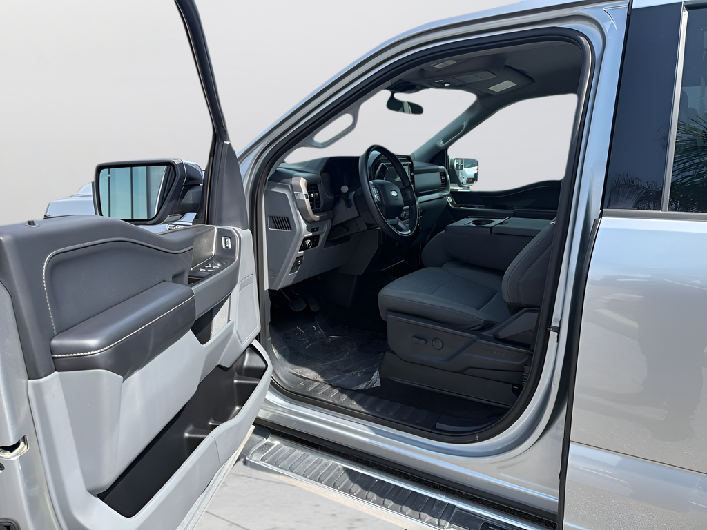 Used 2025 Silver Ford XLT image 11