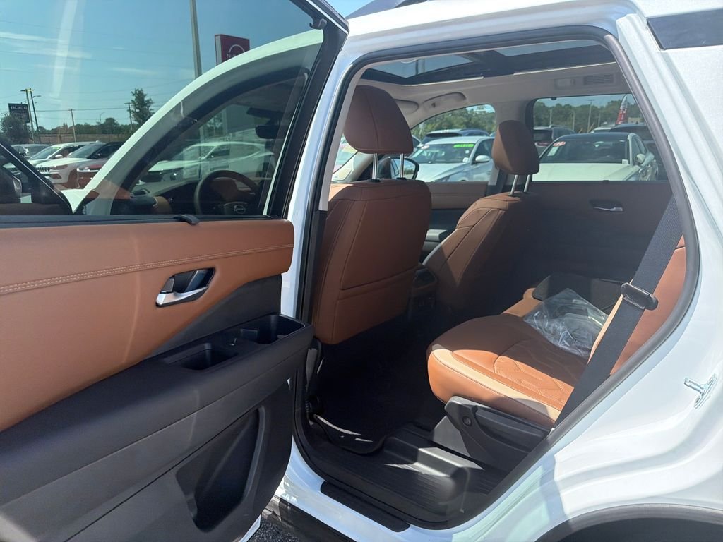 New 2026 Nissan Pathfinder Platinum 4D Sport Utility