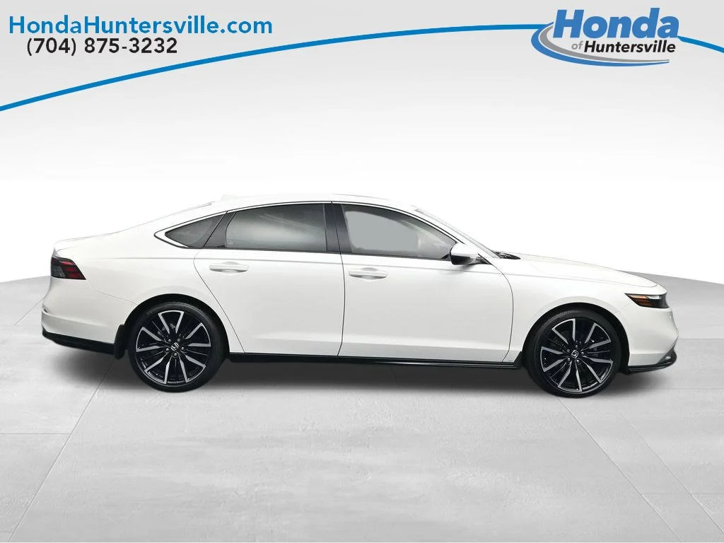 Certified Used 2024 Platinum White Pearl Honda HYBRID TRG image 9