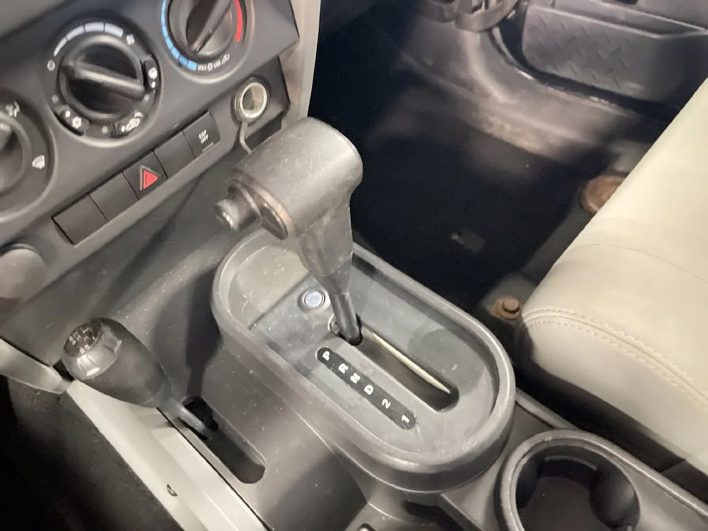 Used 2008 Black Jeep X image 23