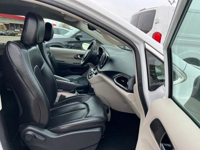 Used 2023 White Chrysler Touring L image 27