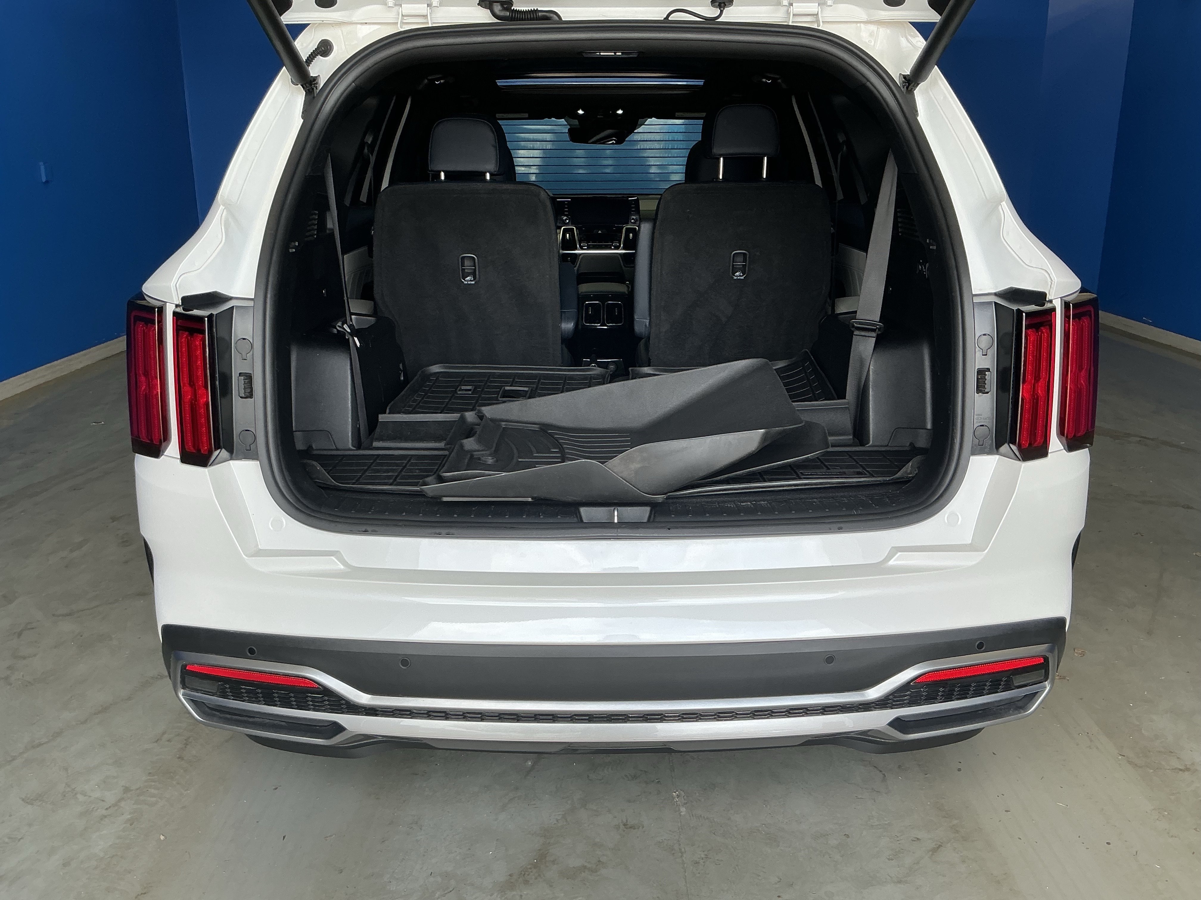 Used 2022 Snow White Pearl Kia SX Prestige image 27
