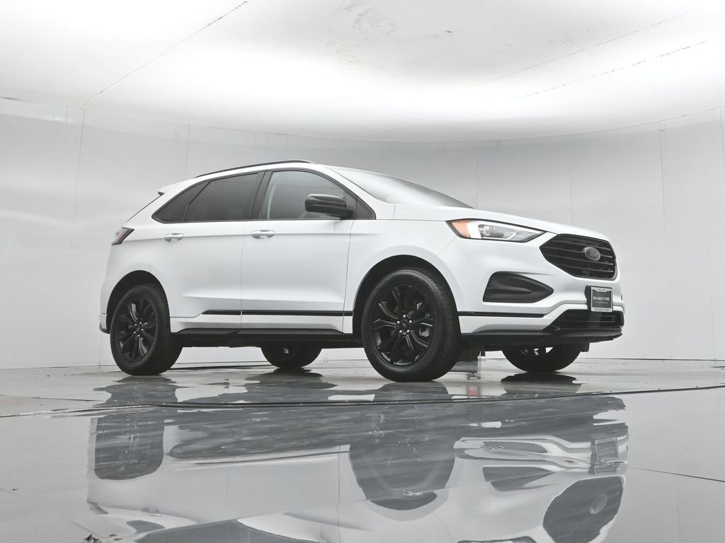 Certified Used 2022 White Ford SE image 4