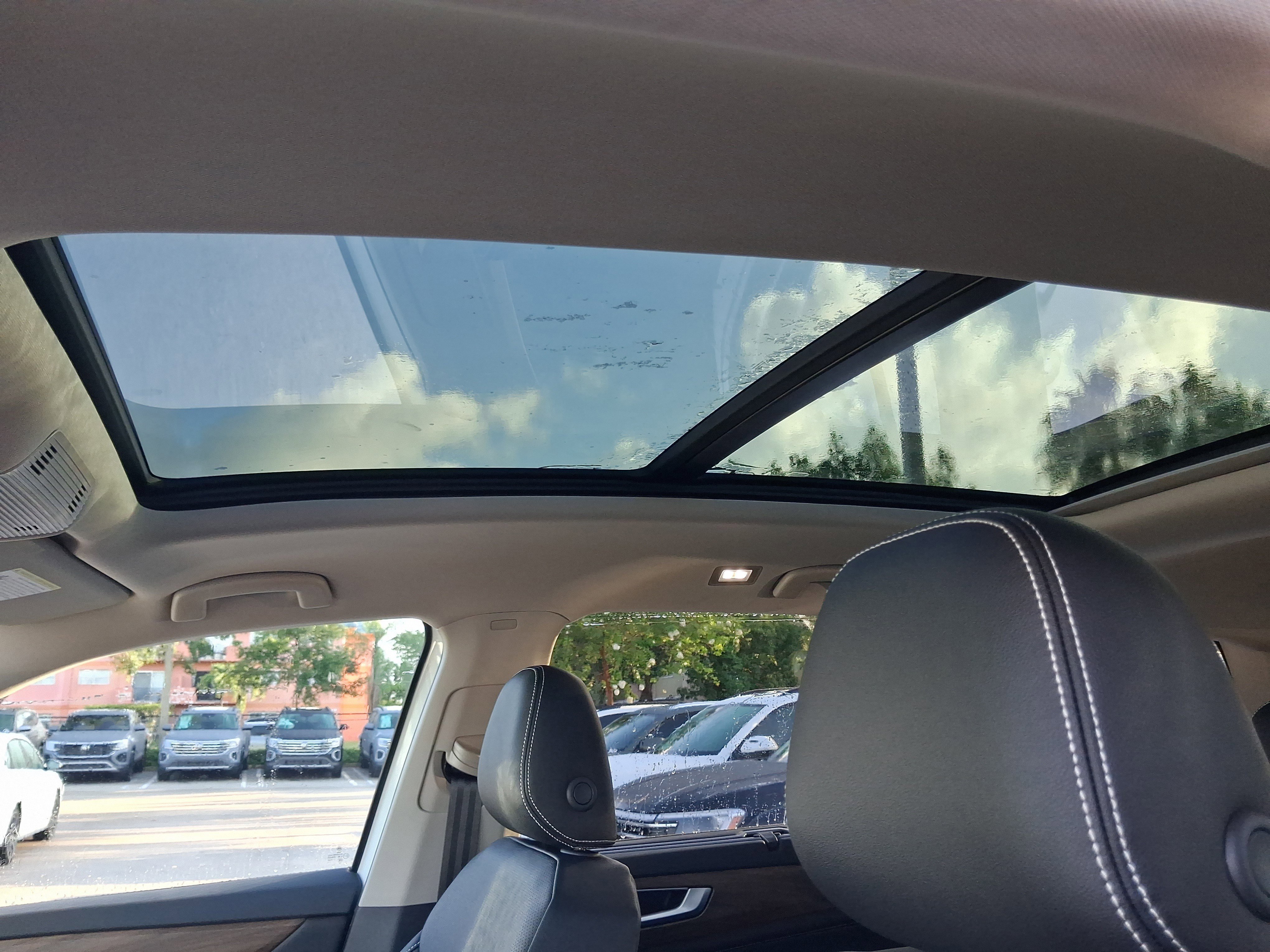 New 2026 White Volkswagen 2.0T SE w/Technology image 8