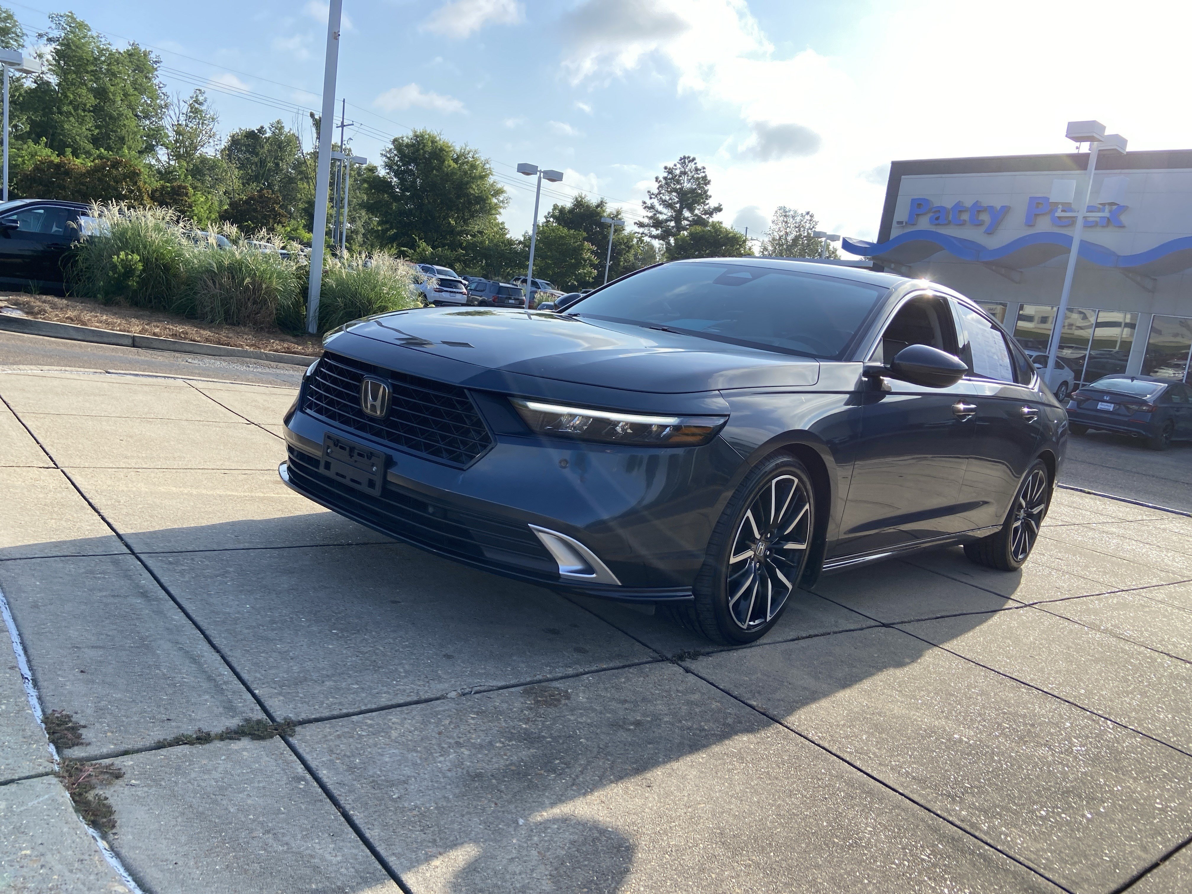 Used 2023 Meteorite Gray Metallic Honda Touring image 4