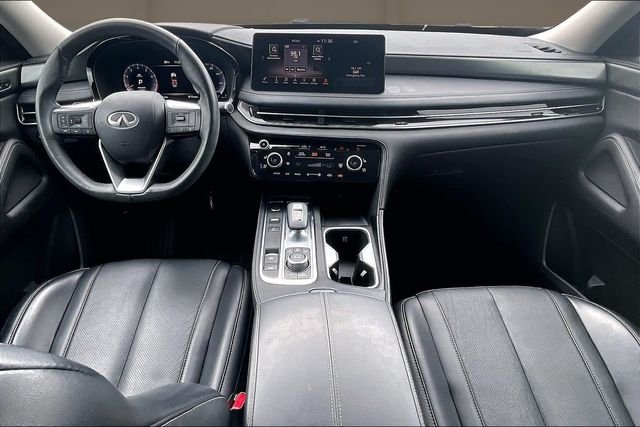 Used 2023 White INFINITI LUXE image 15