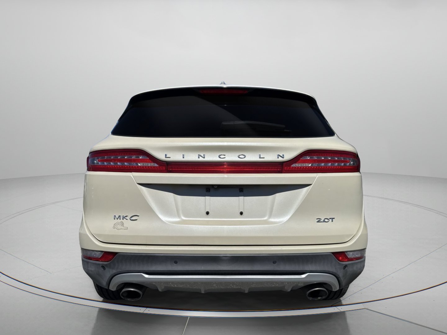 Used 2018 Ivory Pearl Lincoln Reserve image 3