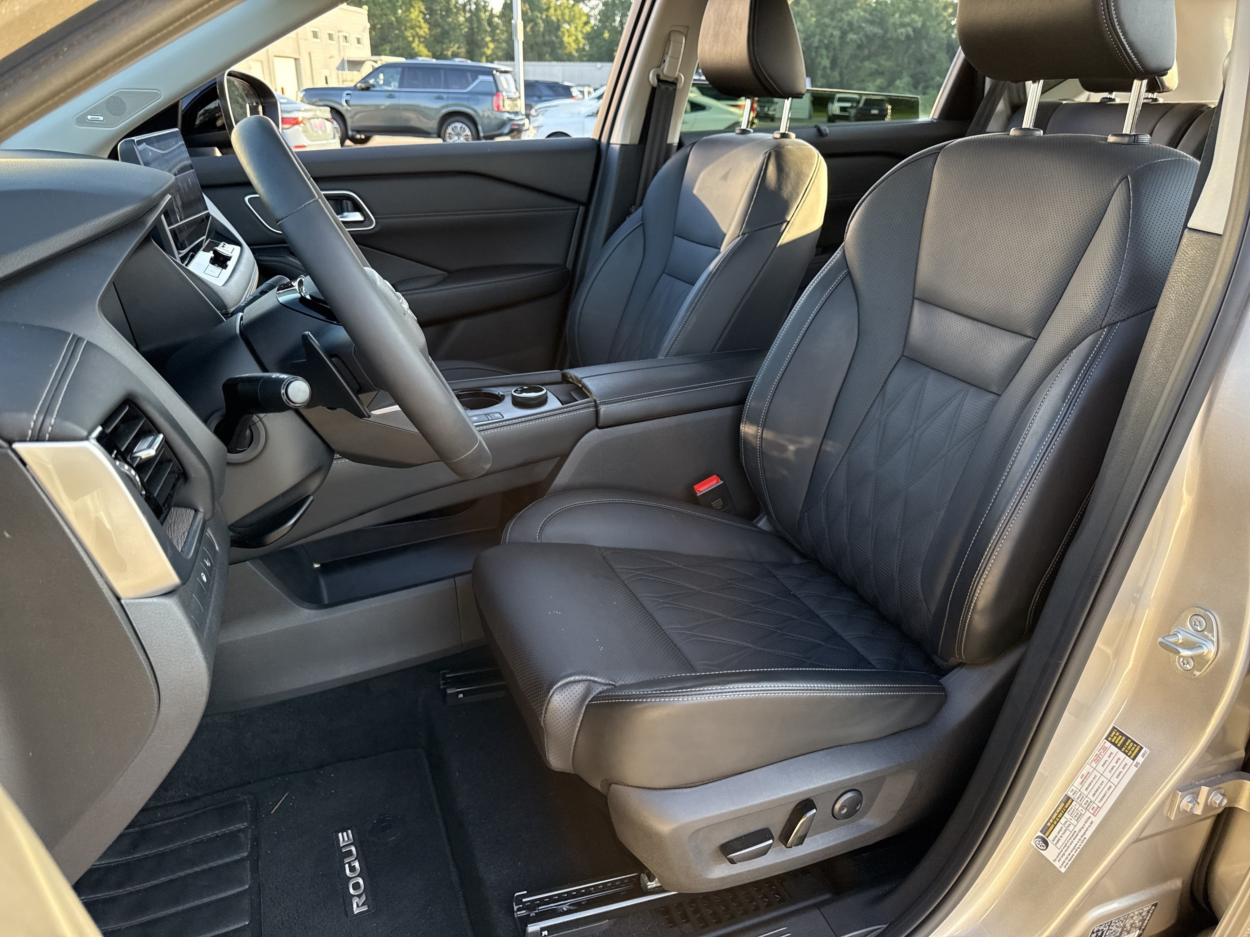 Used 2026 Champagne Silver Metallic/Super Black Nissan Platinum image 17