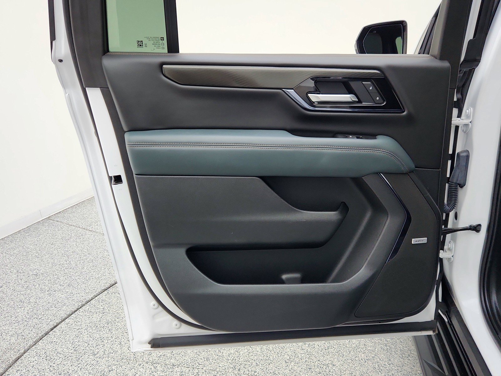 Used 2025 Summit White GMC AT4 image 27