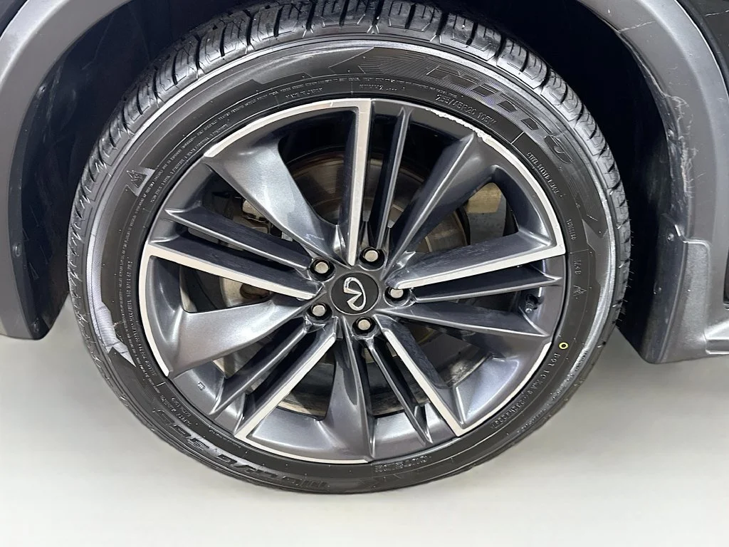 Certified Used 2022 Black INFINITI LUXE image 41