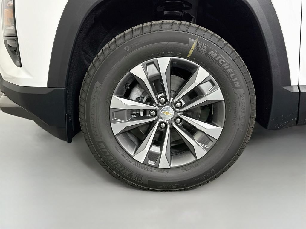 New 2027 Summit White Chevrolet LT image 29