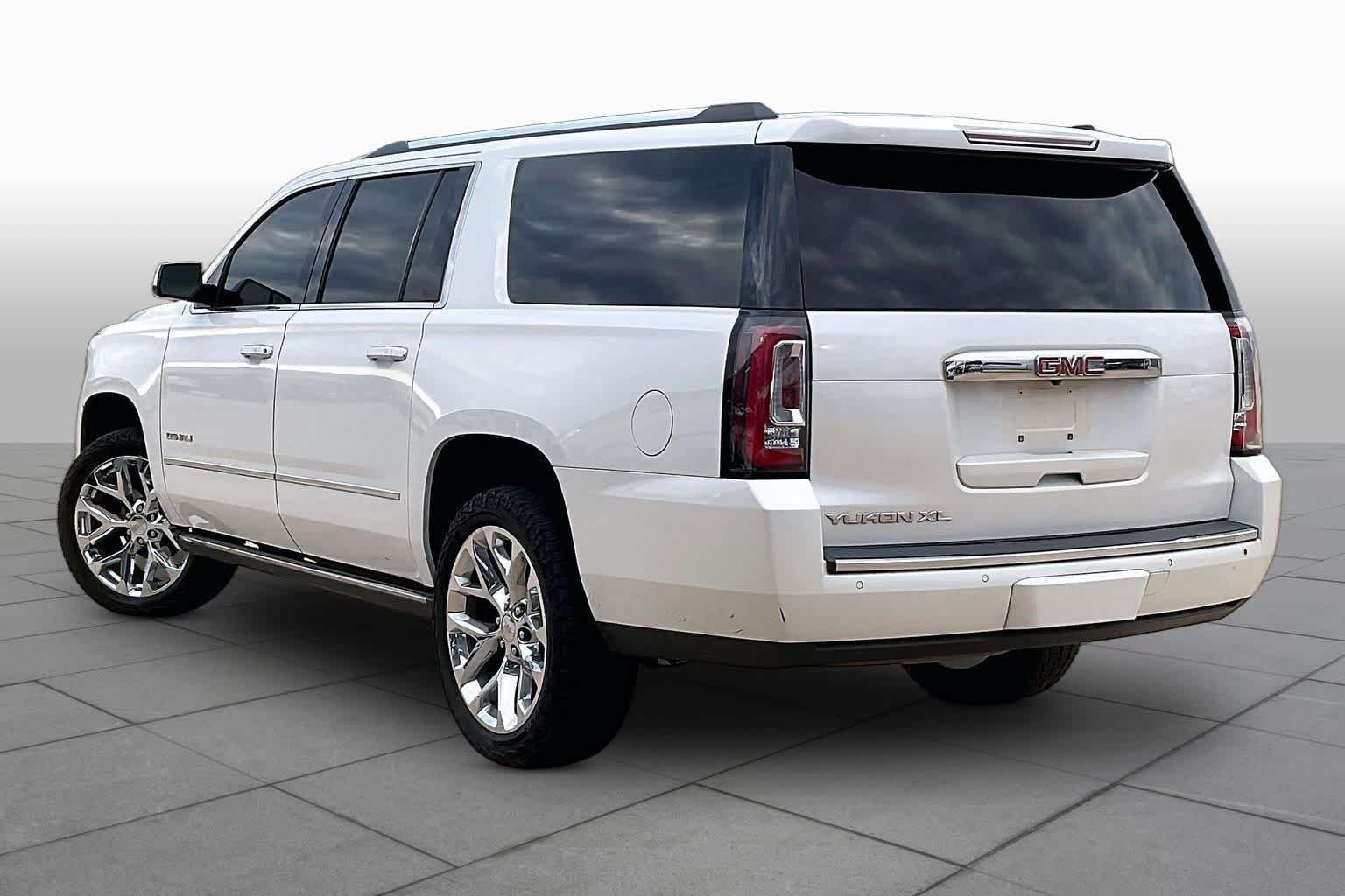 Used 2018 WHITE FROST TRICOAT GMC Denali image 12