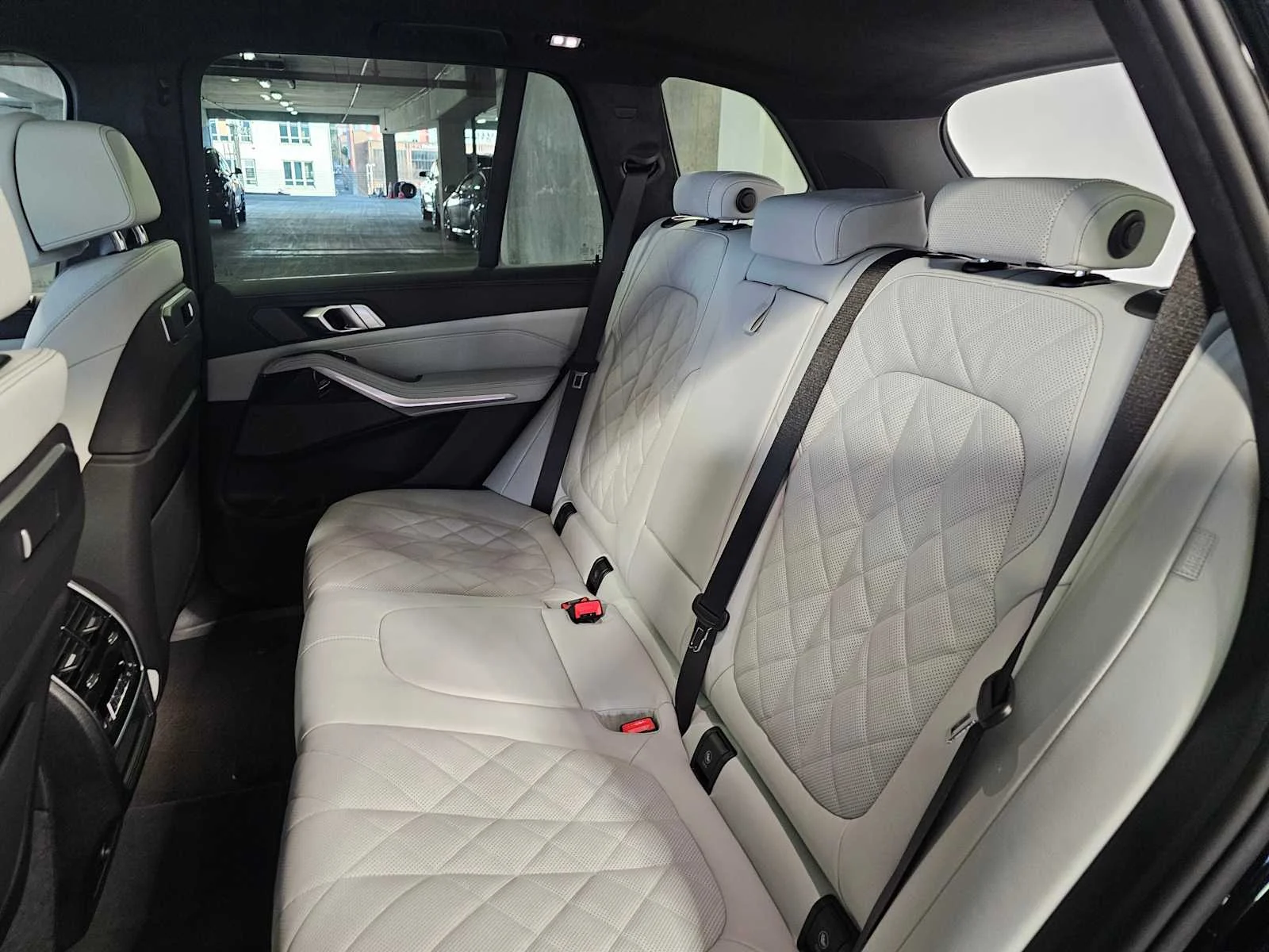 New 2026 Black Sapphire Metallic BMW xDrive50e image 38