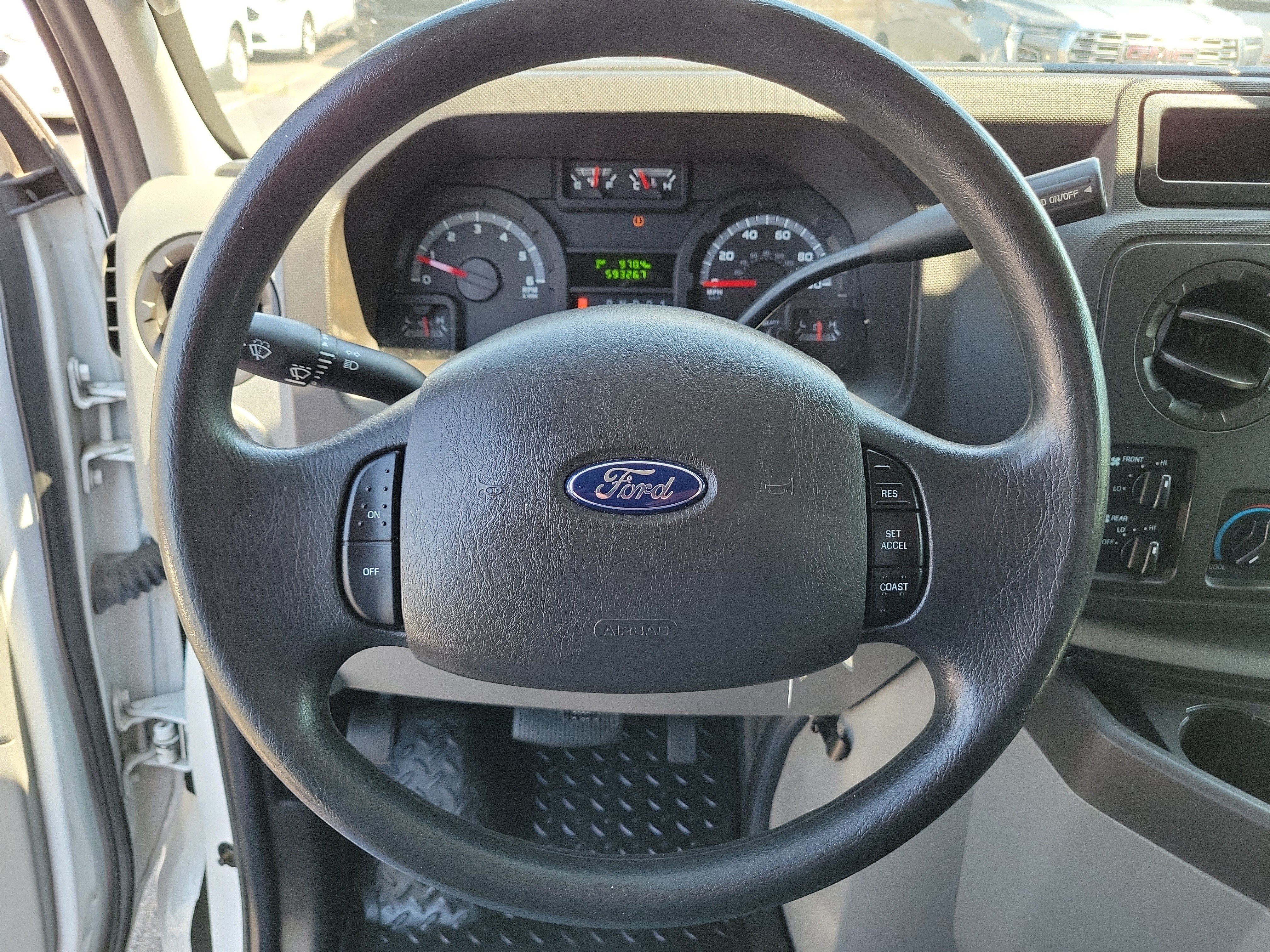 Used 2014  Ford XL image 19