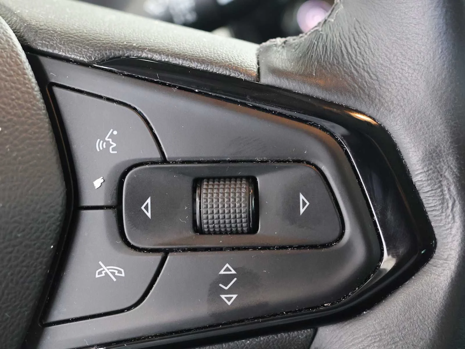 Used 2023 Summit White Chevrolet Premier image 23