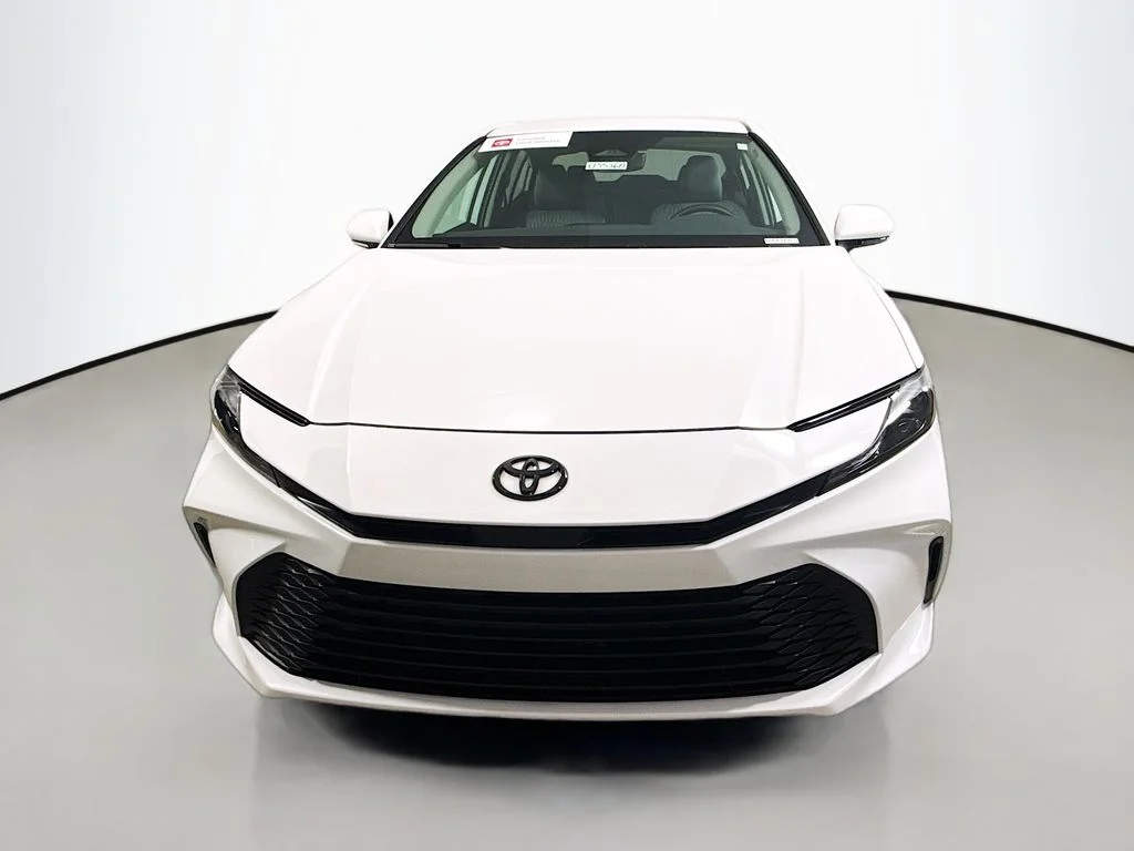 2026 Toyota Camry LE - Photo 2