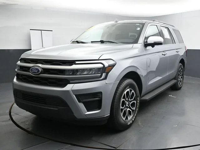 Used 2024 Silver Ford XLT image 3