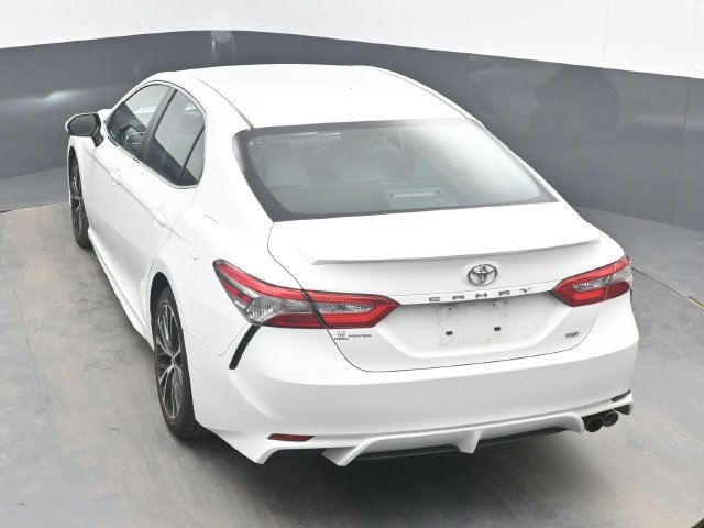 Used 2018 White Toyota SE image 20